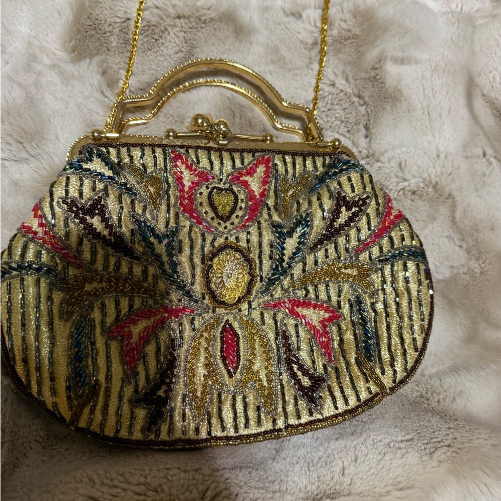 Pengyuan Elegant Gold and Red Embroidered Women's Bag - Picture 2 of 4